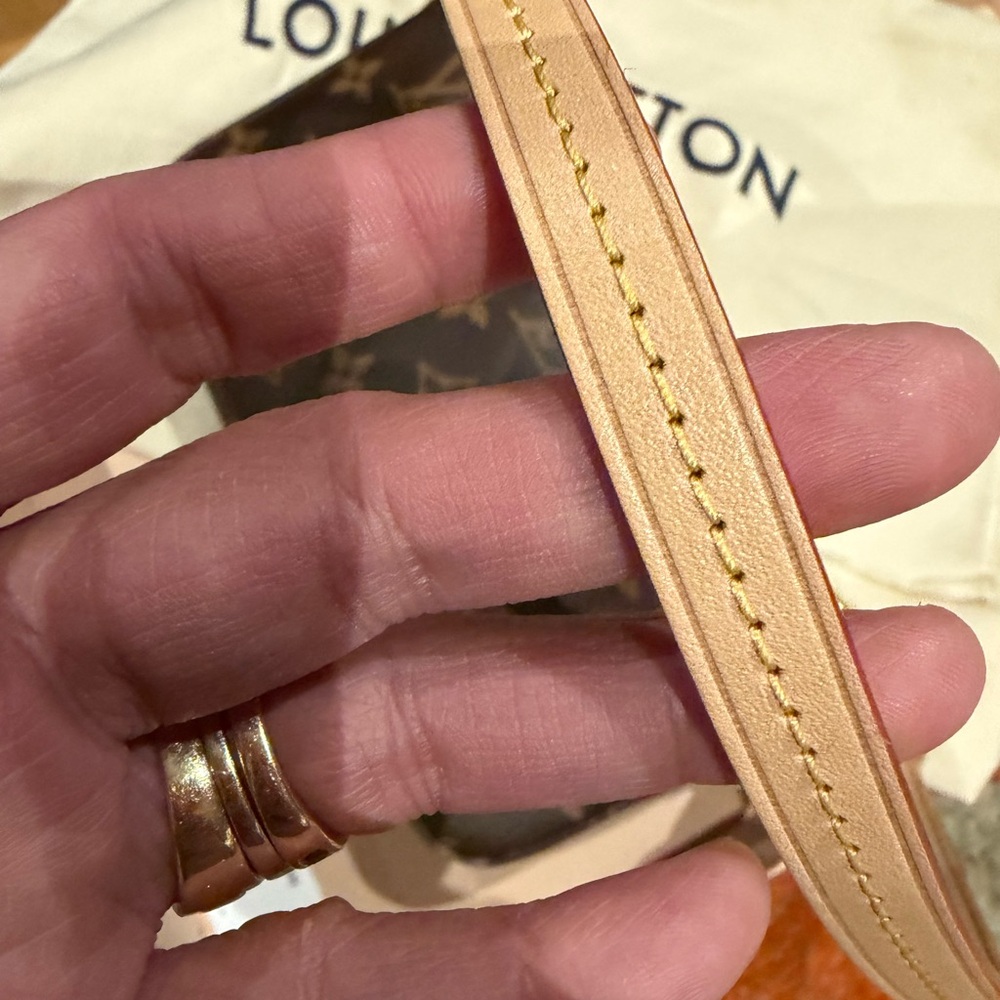 Louis Vuitton Monogram pochette - Picture 3 of 11